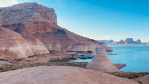 Lake Powell Houseboat Convoy